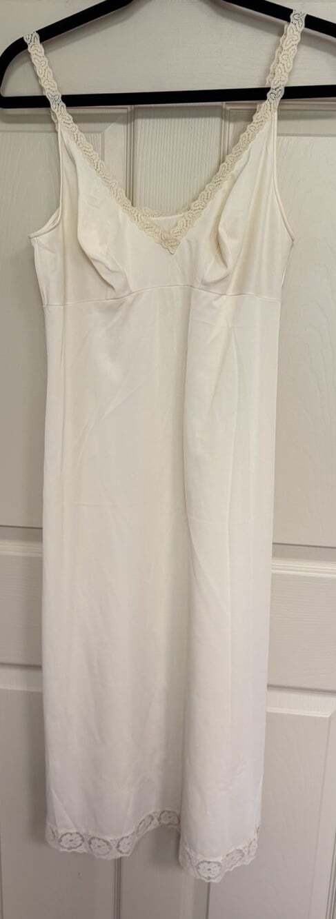 Vintage Vanity Fair Full Slip Nightgown Lace Trim Women’s Size 36 TT
